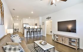 Hill Country Haven A Modern Rustic - 2 Bedroom 2 Bathroom Townhouse Off Main Street
