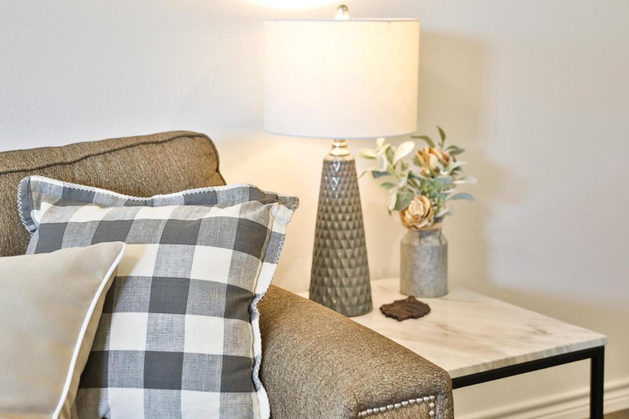 Hill Country Haven A Modern Rustic - 2 Bedroom 2 Bathroom Townhouse Off Main Street Fredericksburg Exterior photo