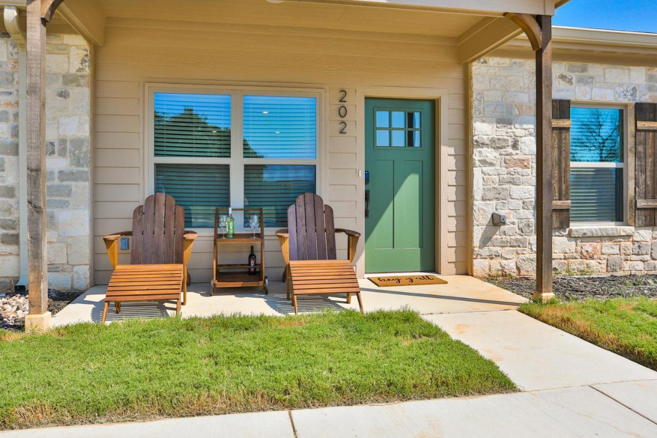 Hill Country Haven A Modern Rustic - 2 Bedroom 2 Bathroom Townhouse Off Main Street Fredericksburg Exterior photo